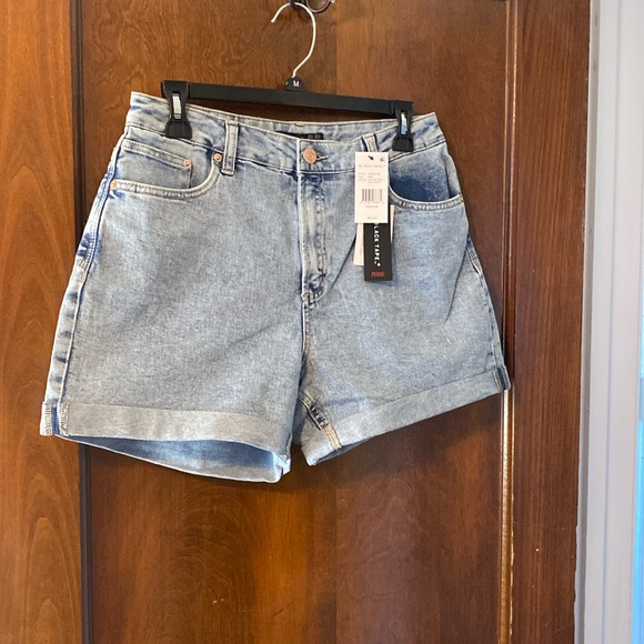 Bran new Black Tape high waisted medium Wash jean shorts with rolled cuff 😍😍😍 - Picture 1 of 8